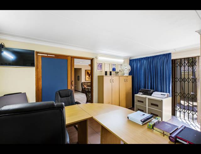 5 BEDROOM HOUSE FOR SALE IN BARBEQUE DOWNS